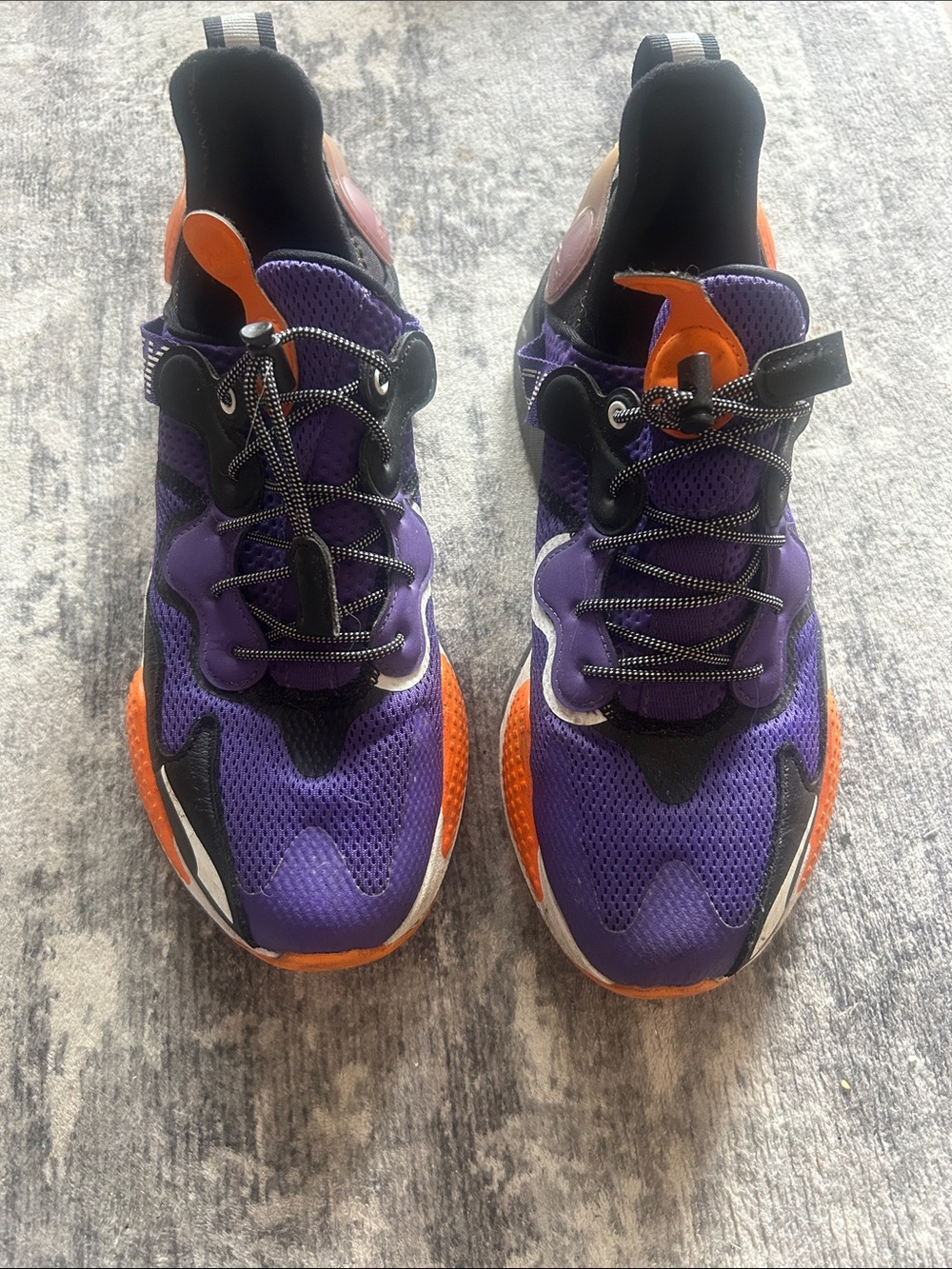 Men shoes size 8.5. Used but looks new in great condition puma